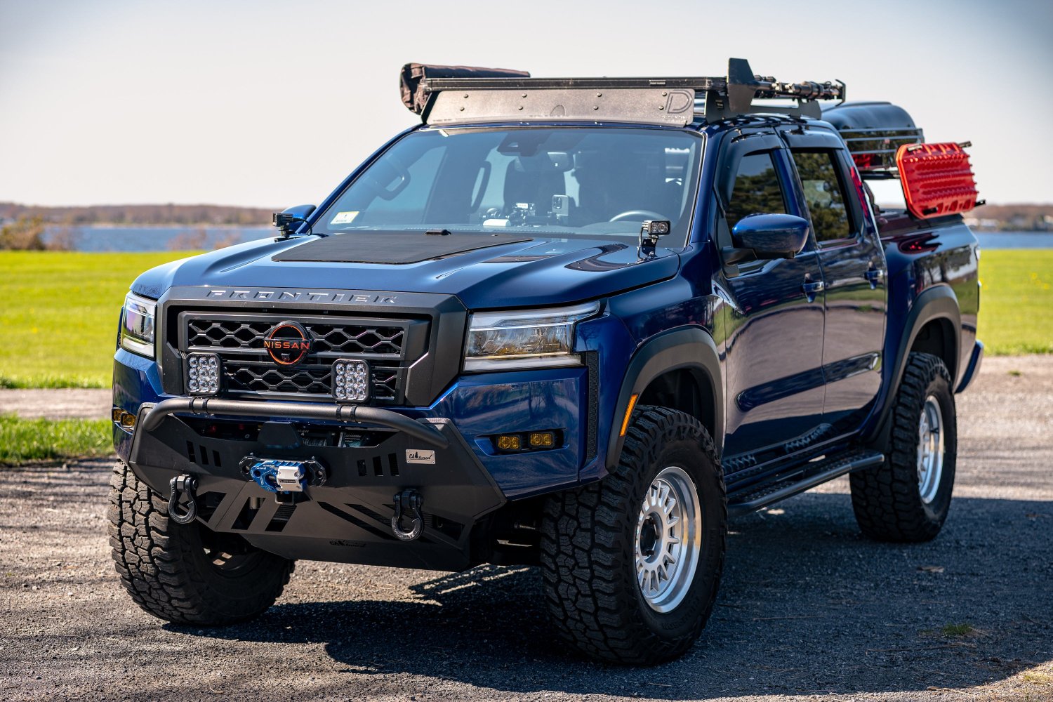 2022-2025 cascadia 4x4 hood solar panel sytem for the nissan frontier. Perfect for camping and overlanding. 