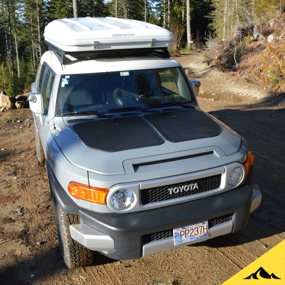 Toyota FJ Cruiser with Cascadia 4x4 hood solar panel for overlanding and camping with autohome RTT